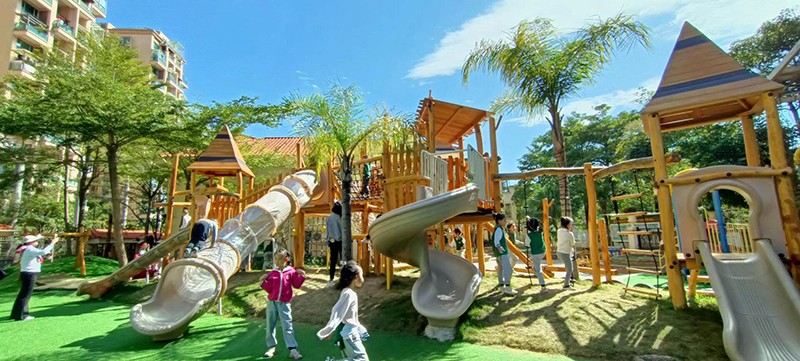 新型幼兒園木質(zhì)滑梯