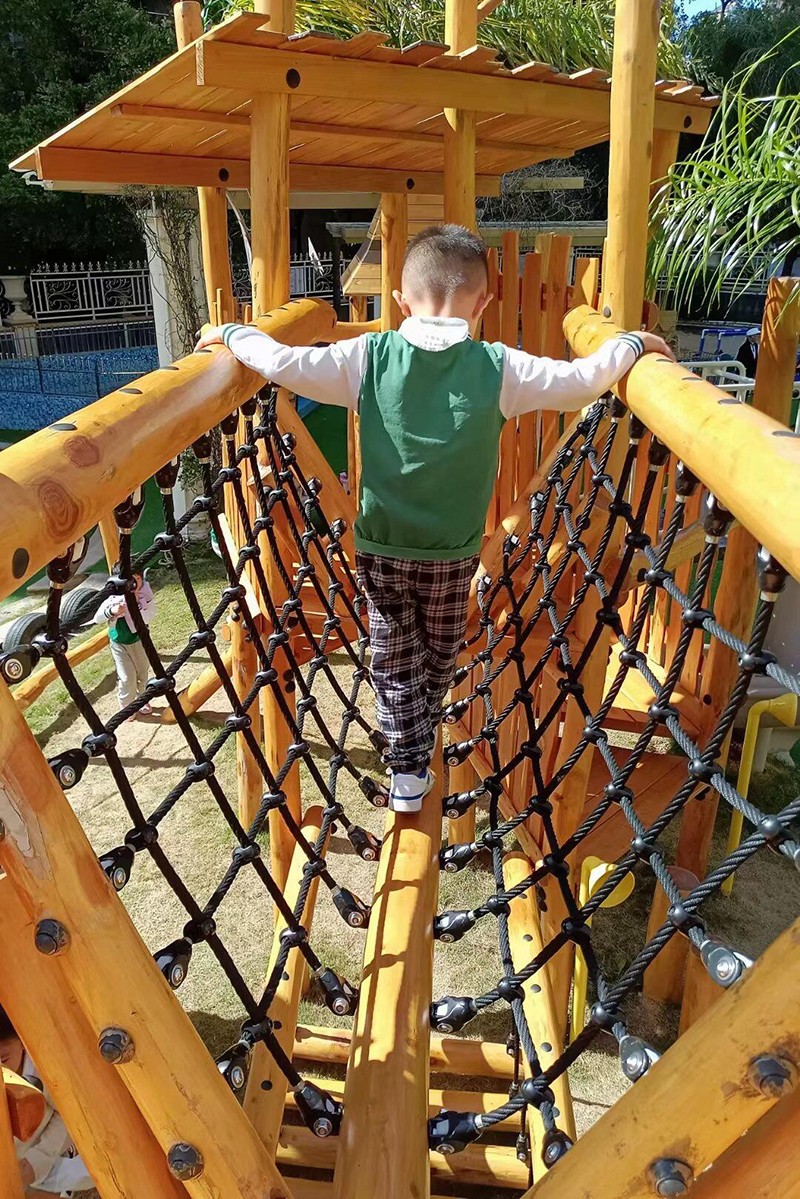 幼兒園戶外木質(zhì)滑梯