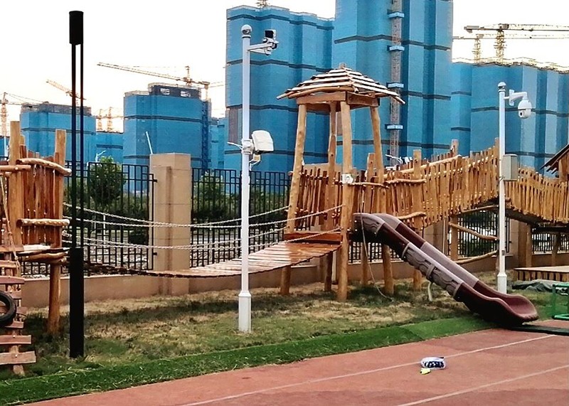 室外幼兒園木質(zhì)滑梯