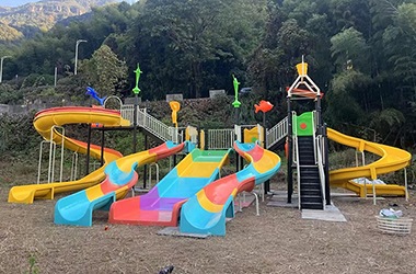 水上樂園彩虹競賽滑梯