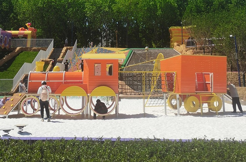 兒童樂園無動力設(shè)備項目火車造型