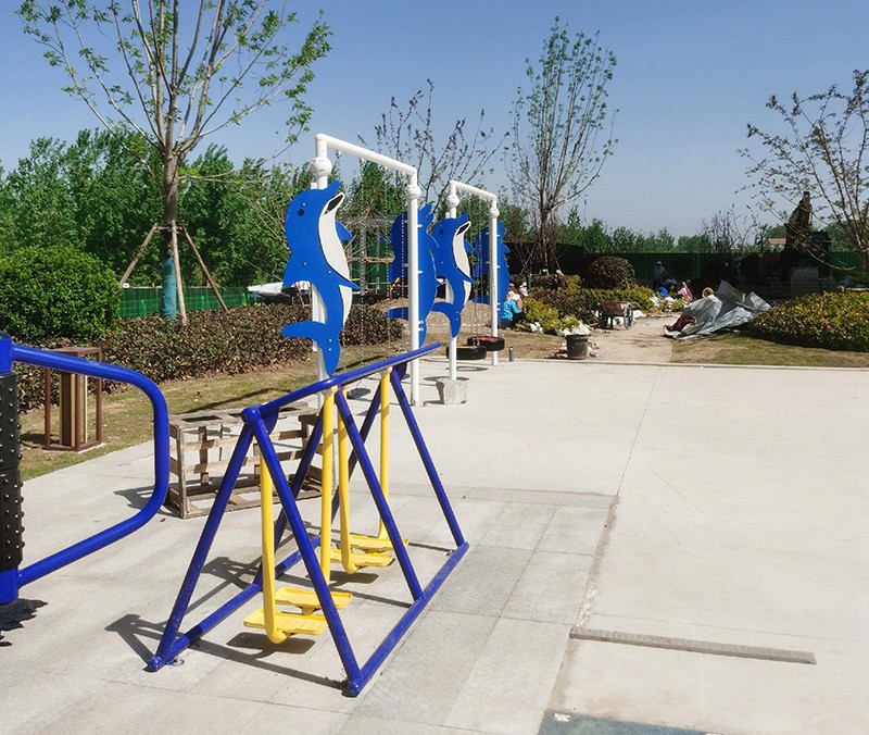 小區(qū)鯨魚戶外游樂設(shè)備項目秋千